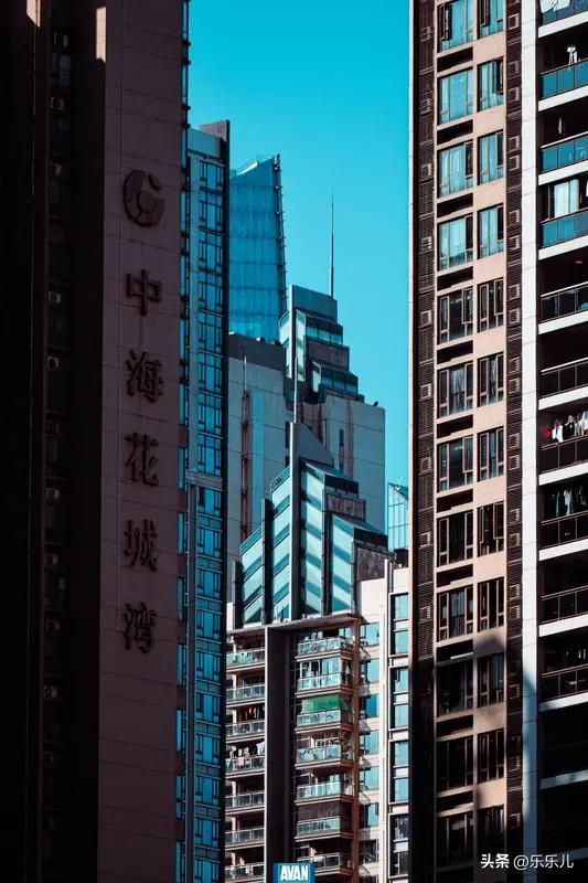 上半年千亿房企仅剩保利1351亿、中海1343.5亿、华润1165亿三家，较去年