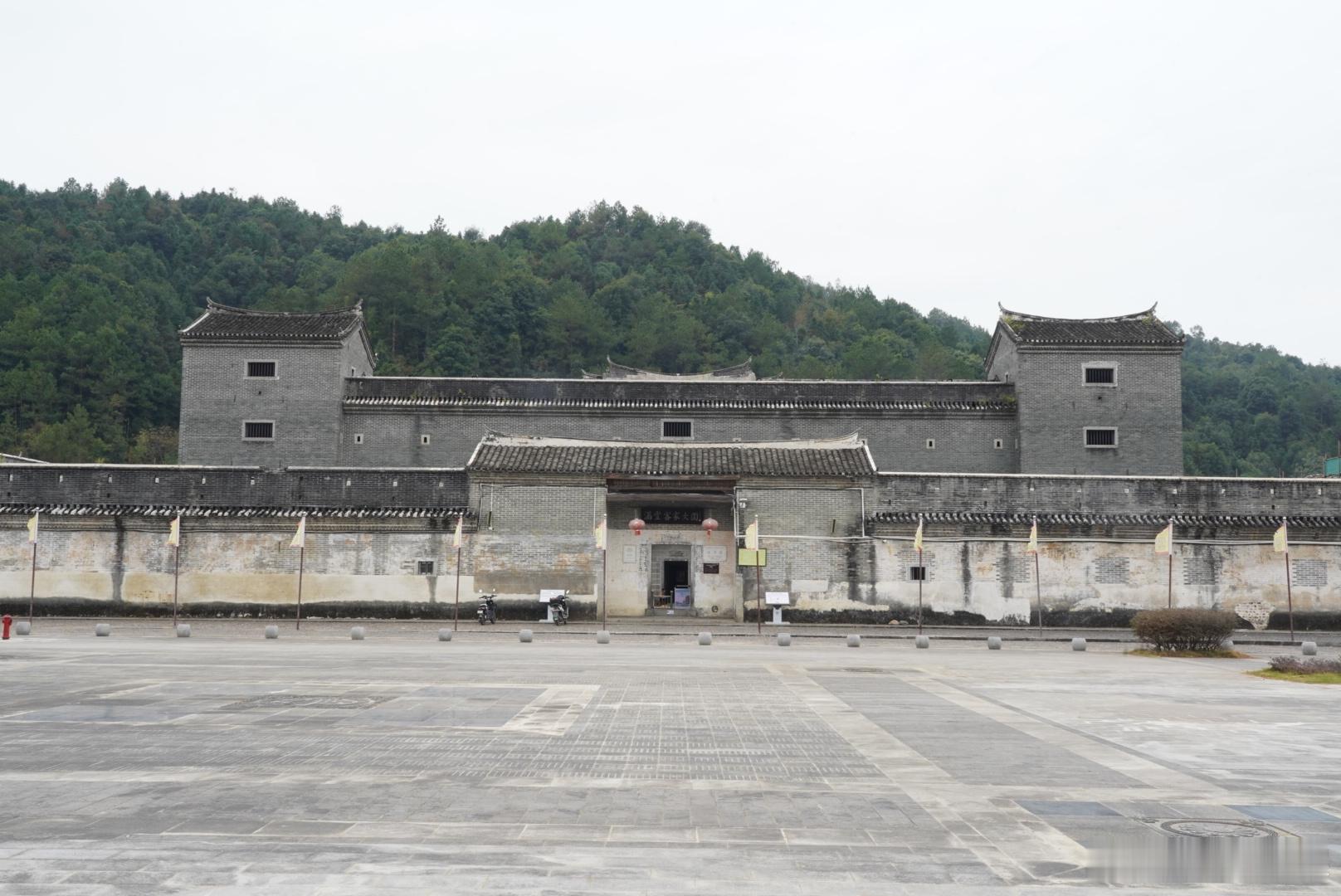 #岽游记# 始兴满堂客家大围，第四批国保，位于隘子镇满堂村，是中国民居建筑“方围