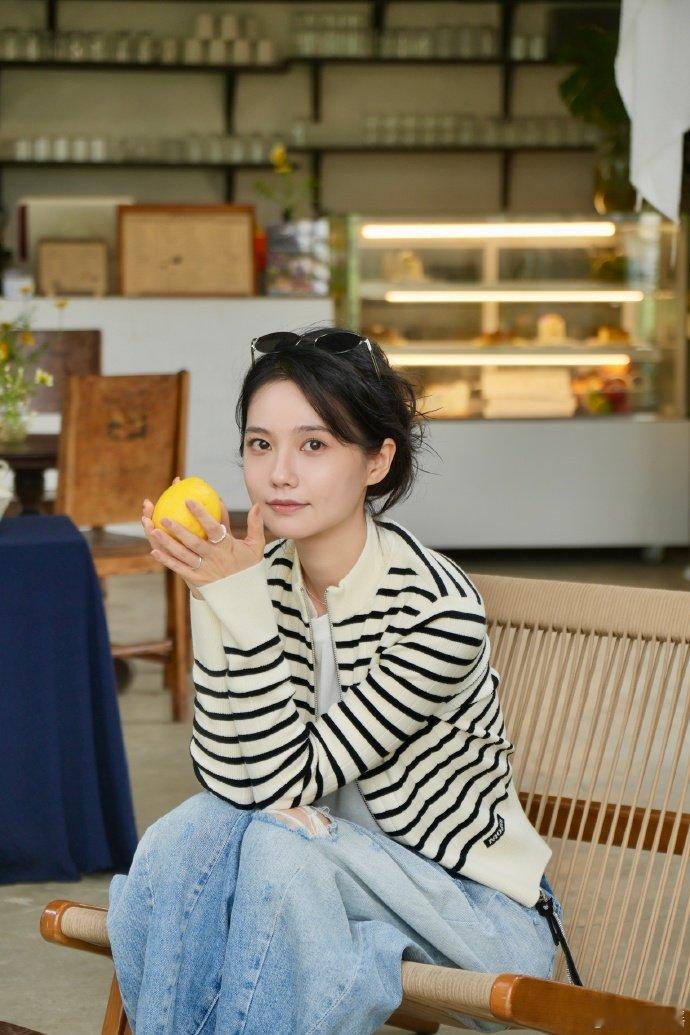 姜珮瑶乔素清已到达会场姜珮瑶欢迎进入元龙里怪谈步履从容，优雅登场，姜珮瑶乔素清准