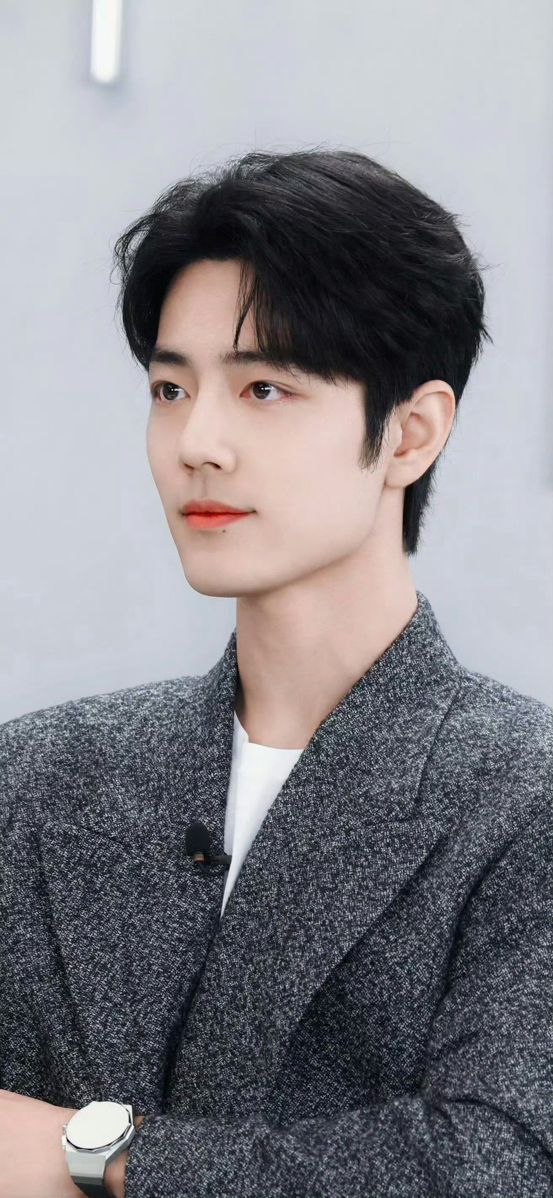 #肖战直播出图#肖战今日直播工作室出图谁老公？举个手我看看[举手][举手][举手