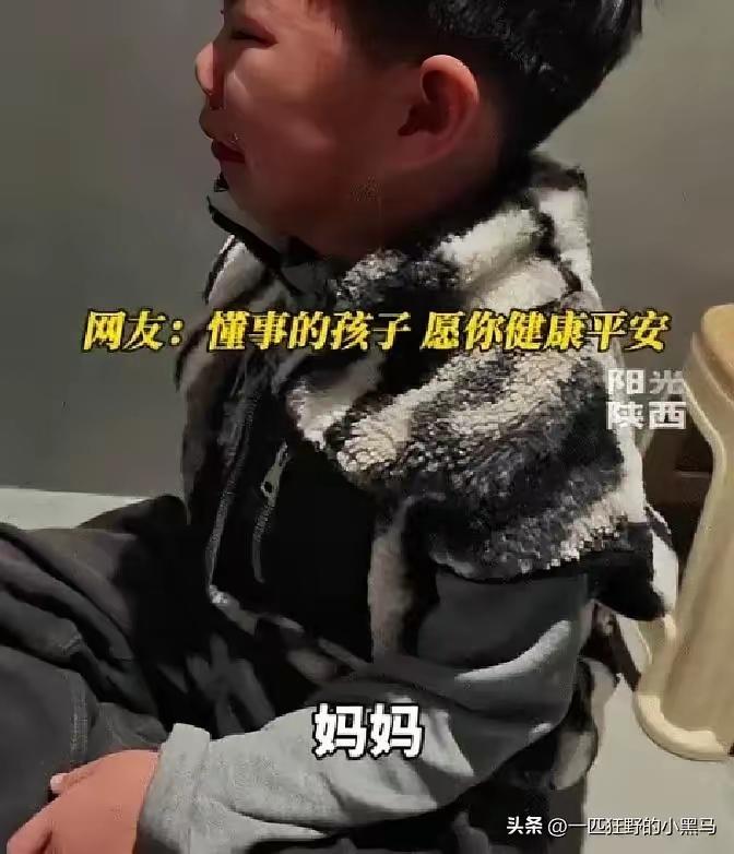 谁能受得了啊！河北一个小男孩，妈妈因病永远离开了他。
 
有一天，孩子跟爸爸说：