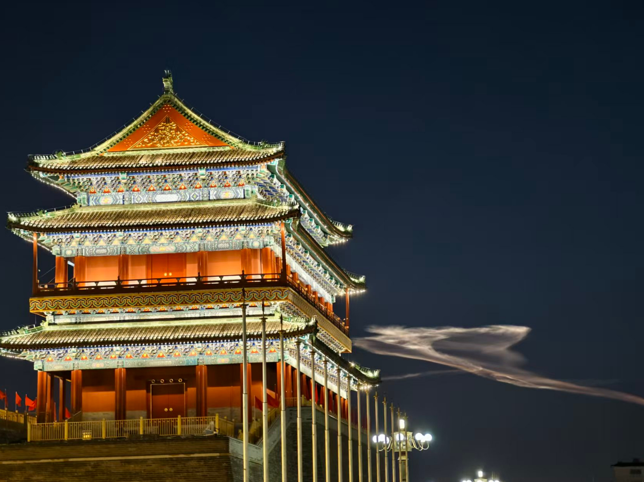 #北京天空##河北天空#【北京傍晚天空现神奇“光线”，气象专家：这是火箭云】今晚
