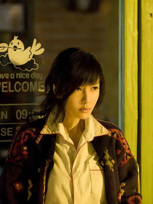 🎆港星女神周慧敏 👉谁懂啊！刷《等一个人咖啡》，满屏青春巧合，我却盯着周慧敏