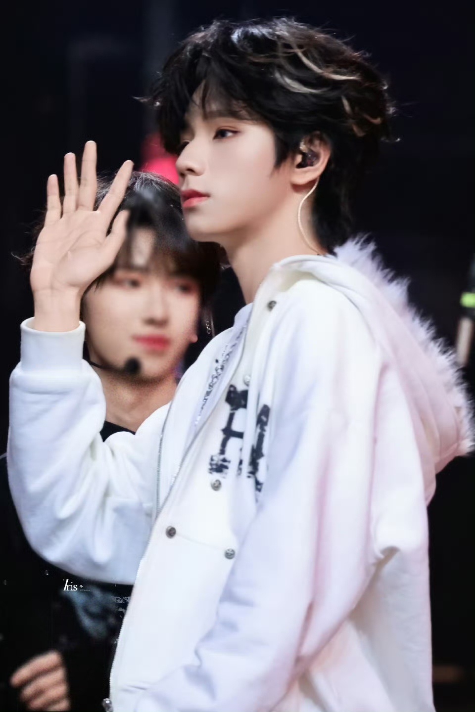 内娱鲜少的通透眼型搭配立体眉骨王橹杰的颜值天赋 与生俱来的出圈资本建议查查王橹杰