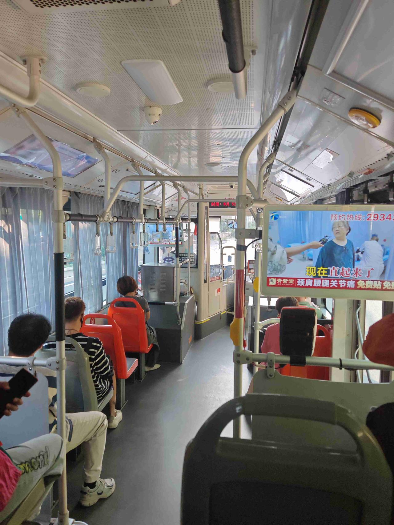 天津市公交20年的巨变：
2006年乘车没座位是正常的，
2026年乘车有座位是