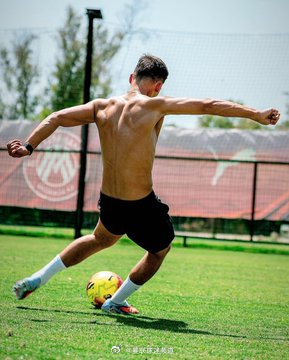 📸 Amir Ibragimov（图一二） 和📸 Shea Lacey（图三