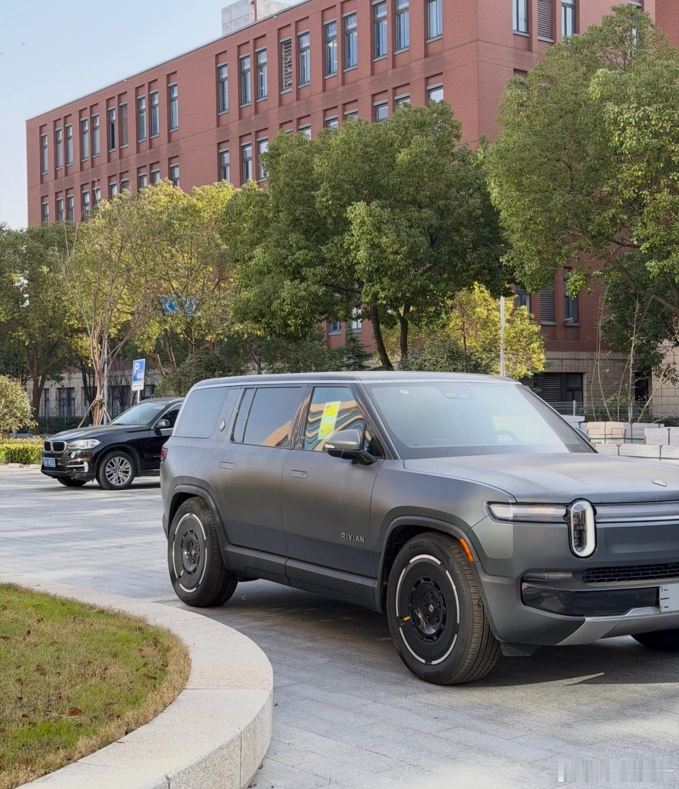 这是什么车？看着好奇怪呀！但又很有趣～我觉得不磕碜还挺好看！👀 北京