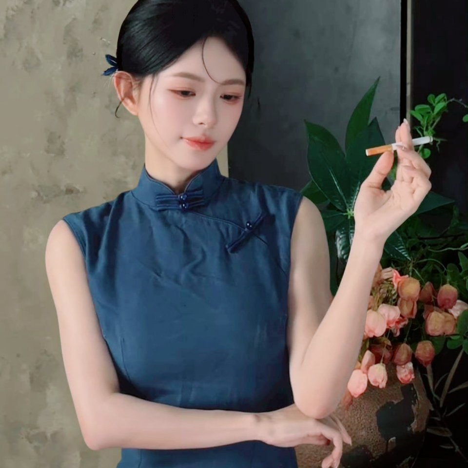 思慕社字母 加班到凌晨回家，楼道里飘来谁家炖汤的香气，混着葱姜和肉骨头的暖味。我