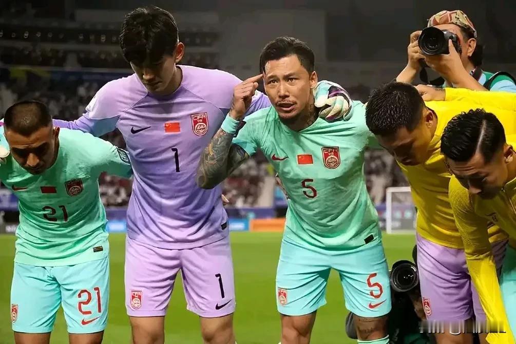 球迷都应该去感谢扬科维奇！世预赛首轮逆转战胜泰国简直是价值千金，要不然国足又该提