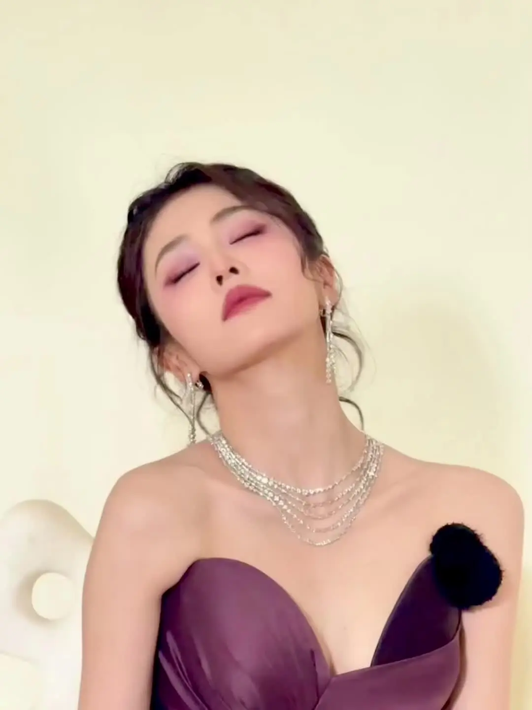 无所谓  漂亮就行了 这表情我可太爱了💜 紫色果然有韵味💟 莫离