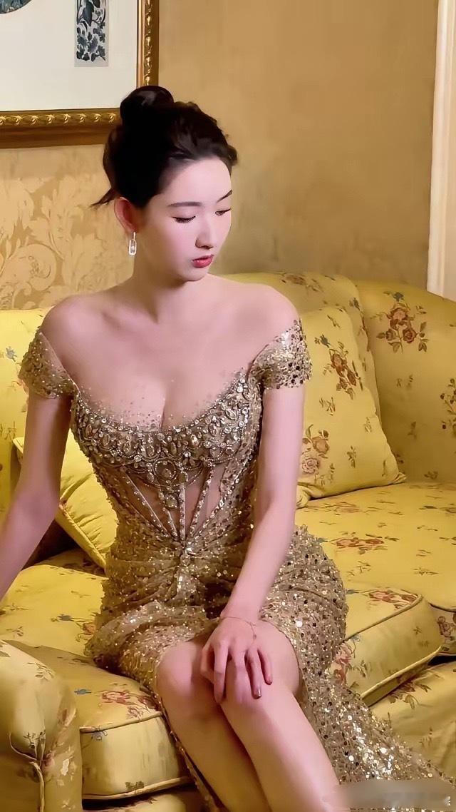 王玉雯的好身材，从来不是饿出来的最近刷到王玉雯的几组活动路透，第一眼就觉得特别舒