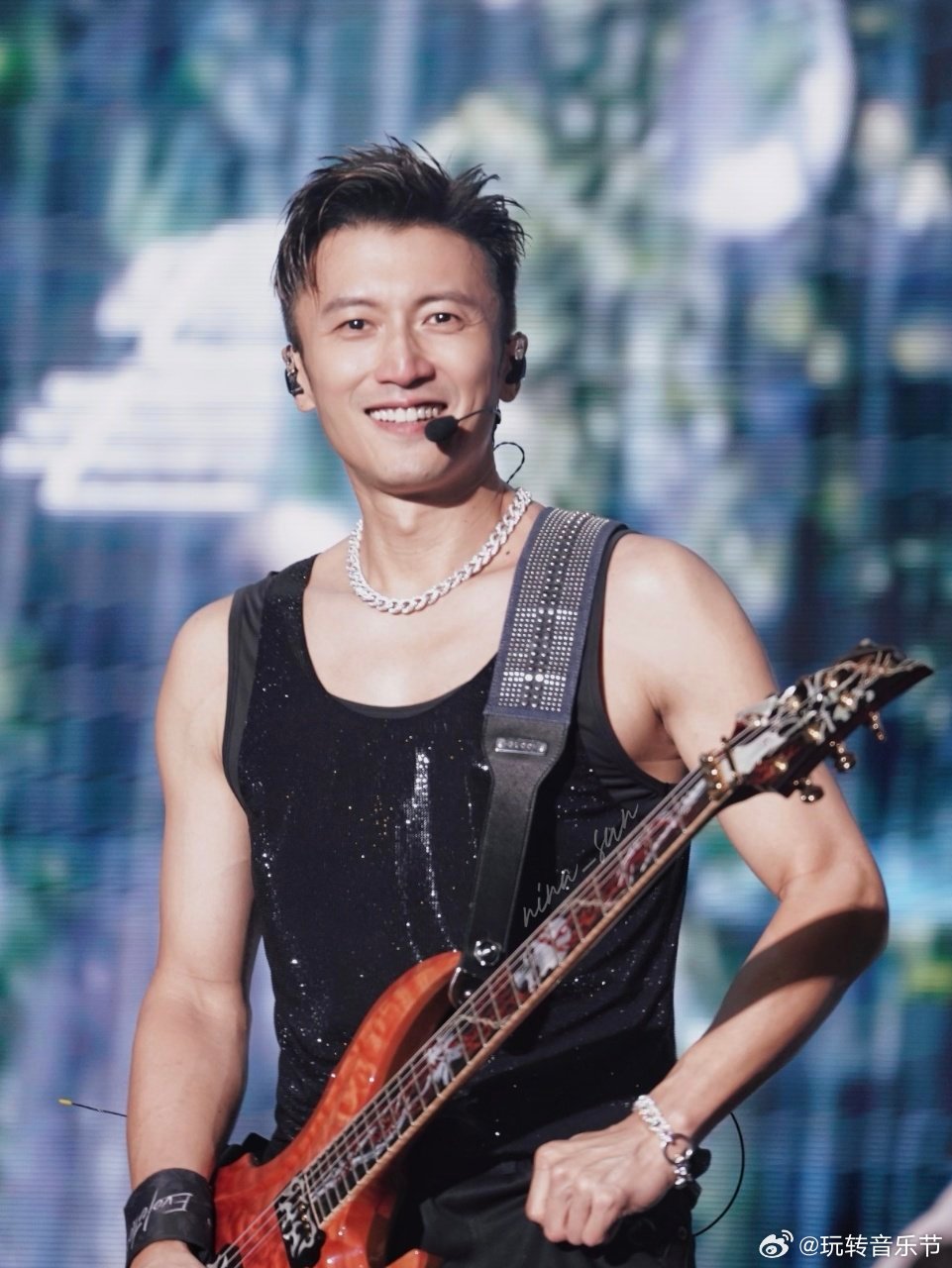 谢霆锋进化巡回演唱会郑州站👋🎫通道正式上线！网传西安场专属水炮装置已经就位，