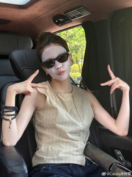 娱乐[超话]宋妍霏P到了极致原来宋妍霏也是“P人旅行家”！拒绝紧凑行程，主打一个