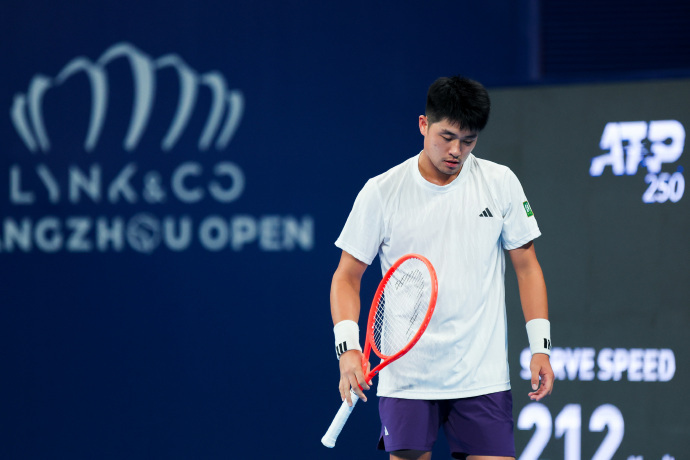 吴易昺无缘杭州站决赛吴易昺0比2布勃里克 ATP250杭州站半决赛，3-6、3-