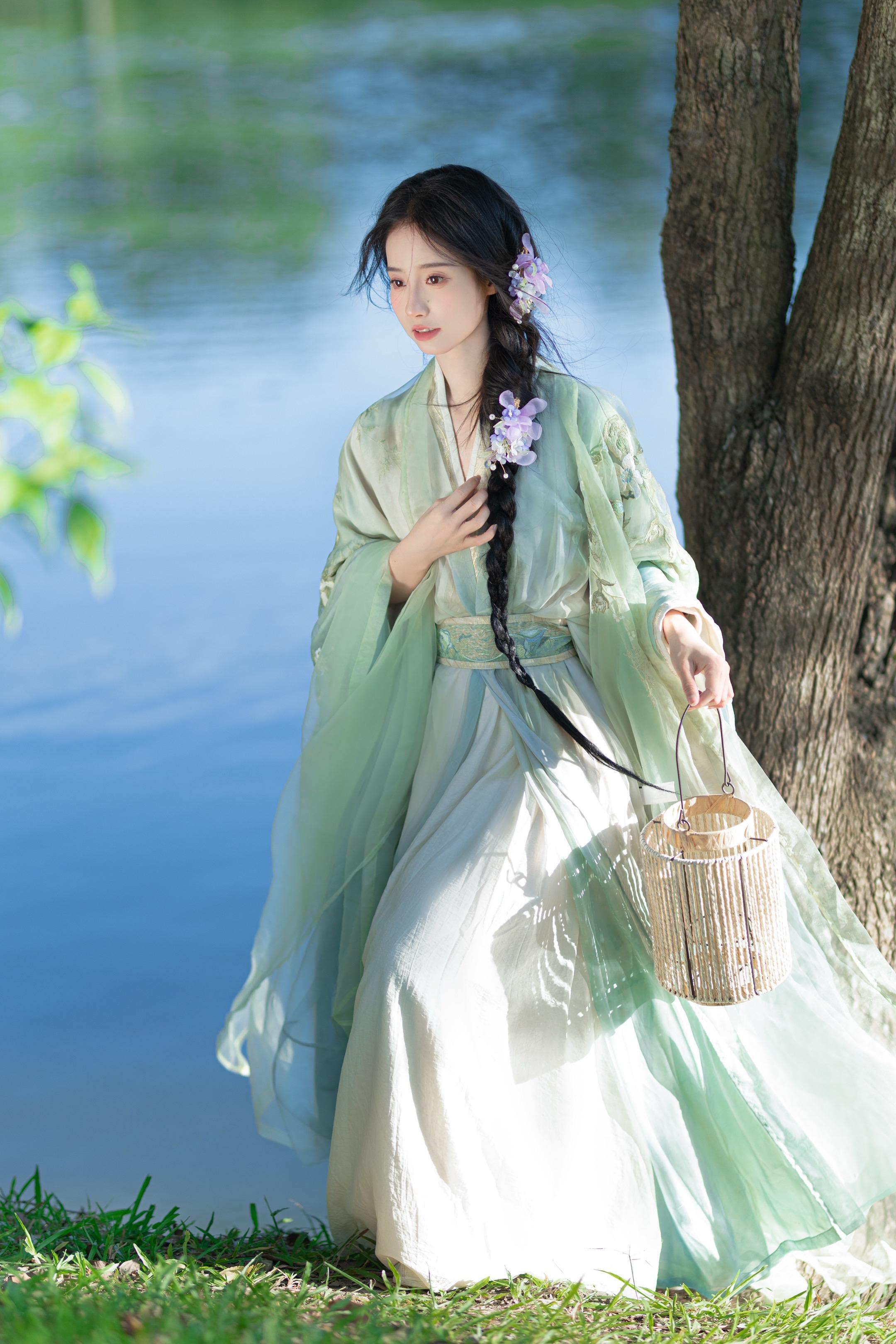 春意藏，夏初长。古风写真