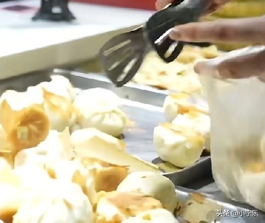 近日，山东荷泽成武县一名15岁少年患病昏迷，当地一家早餐店将当日早上销售额全部捐