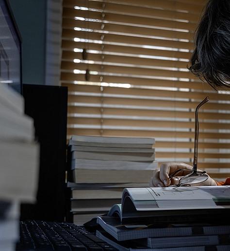 很多家长
孩子到了高三都会遇到这个问题。

不说孩子，家长着急。
说孩子，孩子不