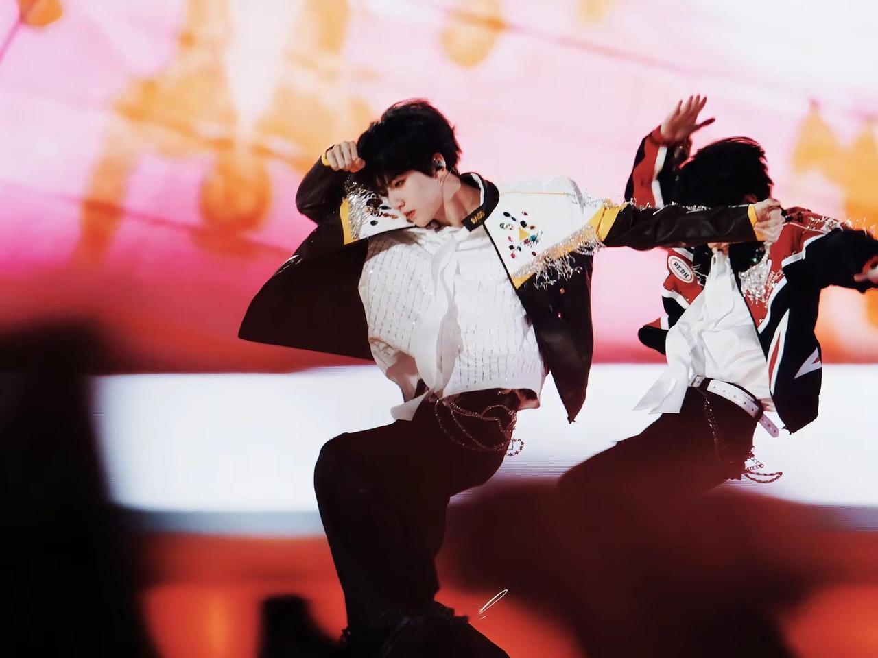 危险危险危险。东哥帅照震撼首发我有我的young 李煜东