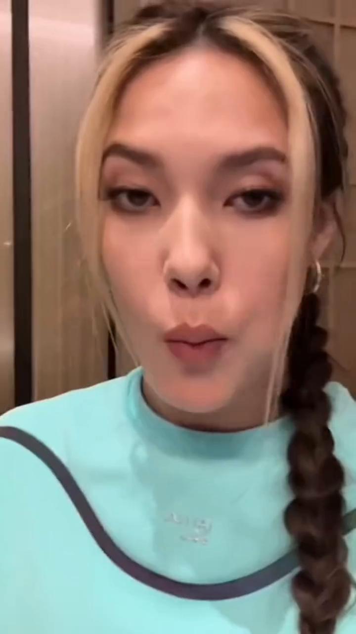 和我一起吃火锅(和早午茶)，真的好嫩。以前没有涮过海鲜，快快给我。另外一种牛肉，