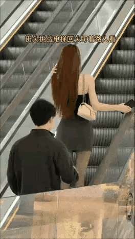 自以为有点姿色，欺负人家男孩子是老实人穷人！这男孩也老实为什么老躲避她的眼神？?
