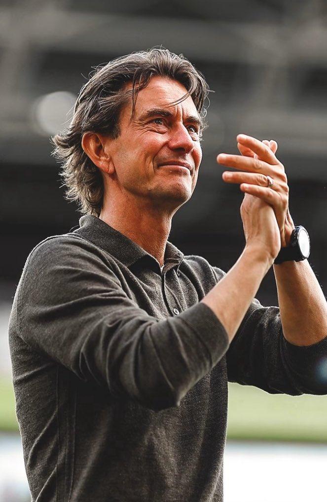 【热刺开始考虑换掉弗兰克】天空体育爆料，据信在周六主场负于西汉姆联后，热刺高层召