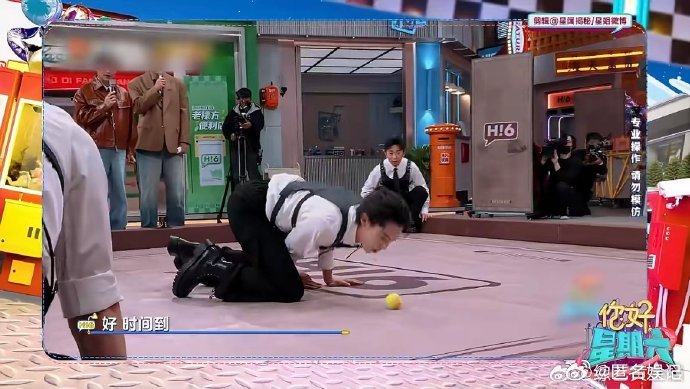 王鹤棣躲球你好星期六身姿矫健反应快，灵活闪避超亮眼，阳光开朗少年感，轻松带动欢乐