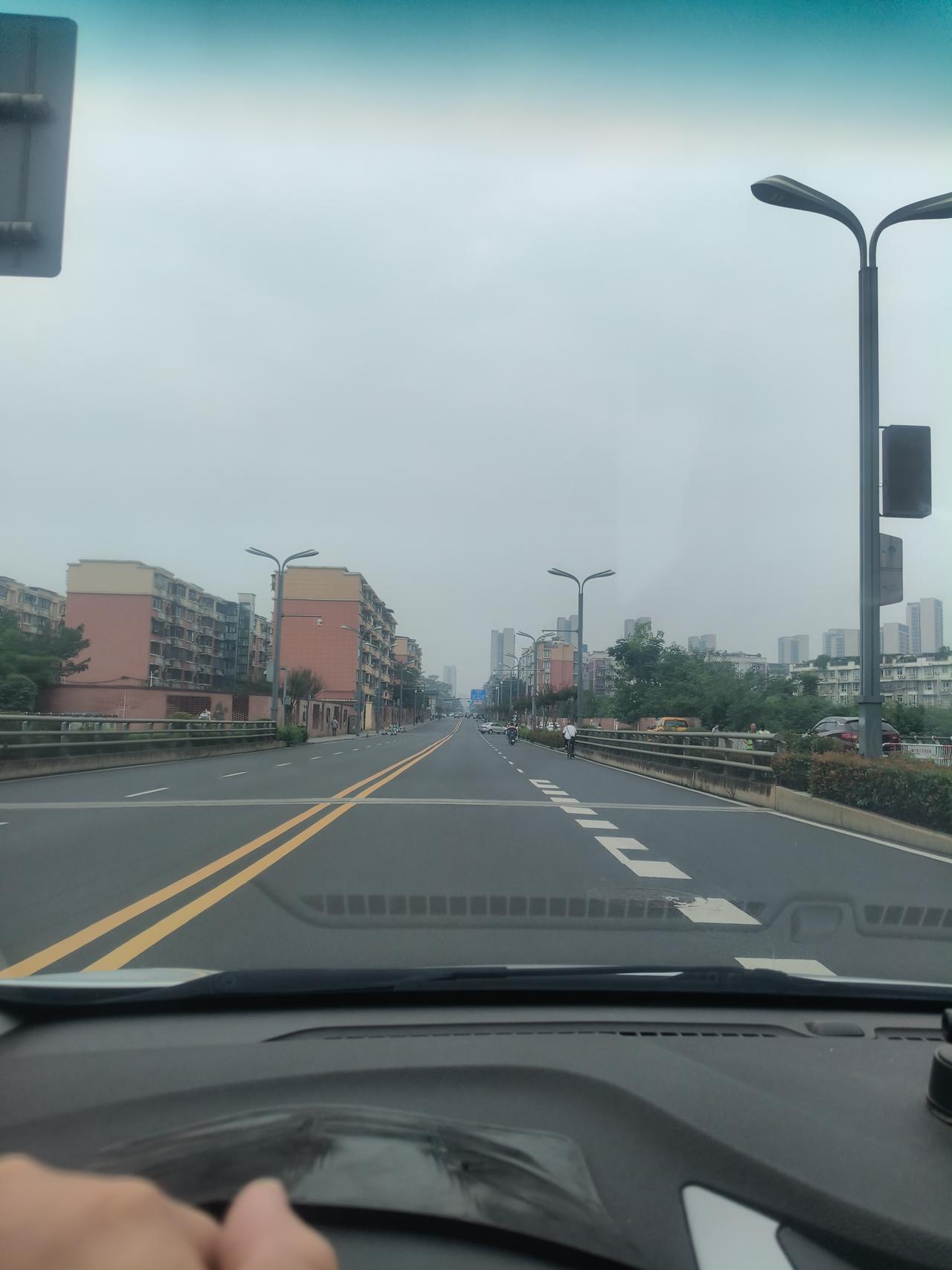 成都大运会对龙泉驿区整体提升太大了，尤其是对周边街道，像十陵，大面，洛带等，尤其