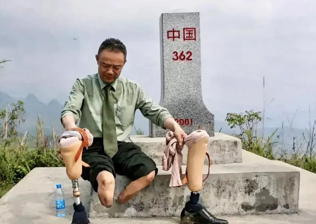 1987年，王曙光从石家庄陆军学院毕业，他放弃了去国防大学进修的机会，主动请缨，