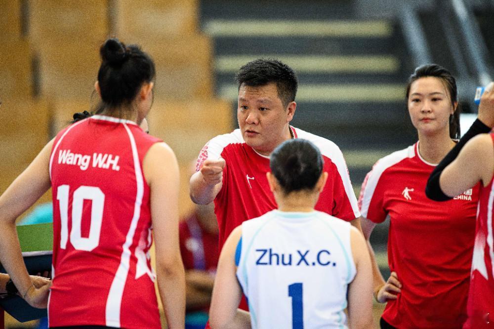 中国女排国际排坛动态2025大运会女排小组赛，中国女排3-0（25-21/25-