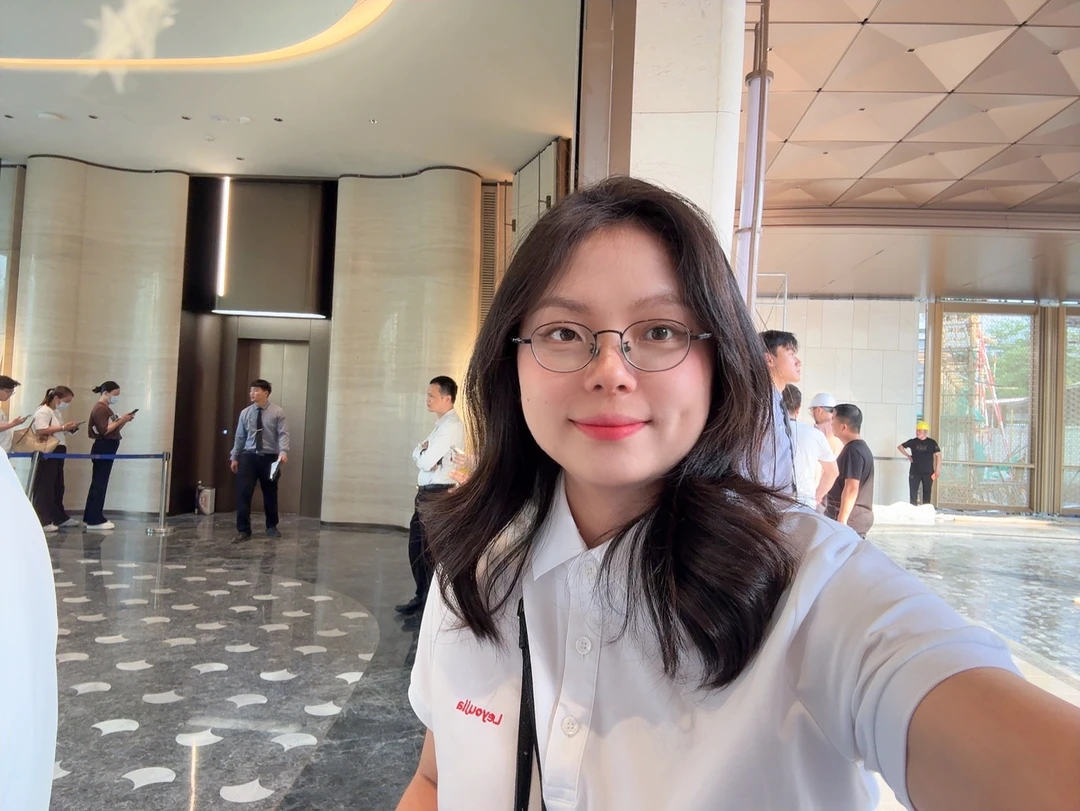 在碧海玖号花园，排队看样板间‼️