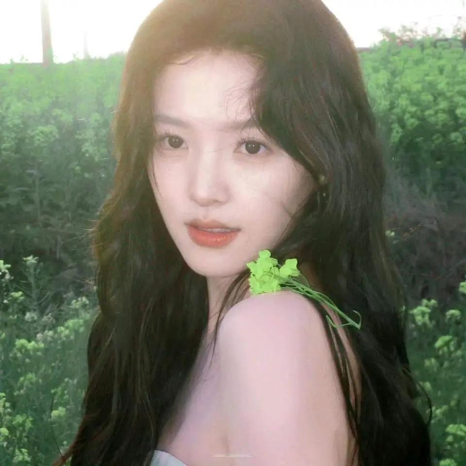 女生头像[超话] 𝙎𝙝𝙖𝙧𝙚章若楠头像 ​​​