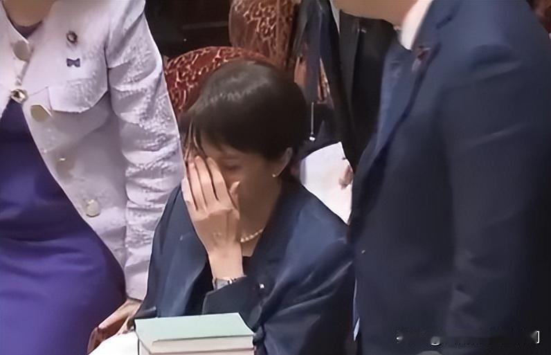 日本三个在野党急了！

据报道，日本首相高市早苗要突破和平宪法，准备直接修改防卫