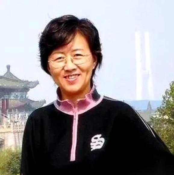 我跟你说，有些事儿，是电脑算不出来的。
就比如，一个人为了一个数据，能熬多久不睡