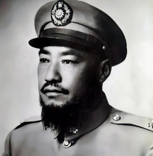 1958年，青海“土皇帝”马步芳偷偷在亲侄女喝的水里下了药，不曾想，就是这个18