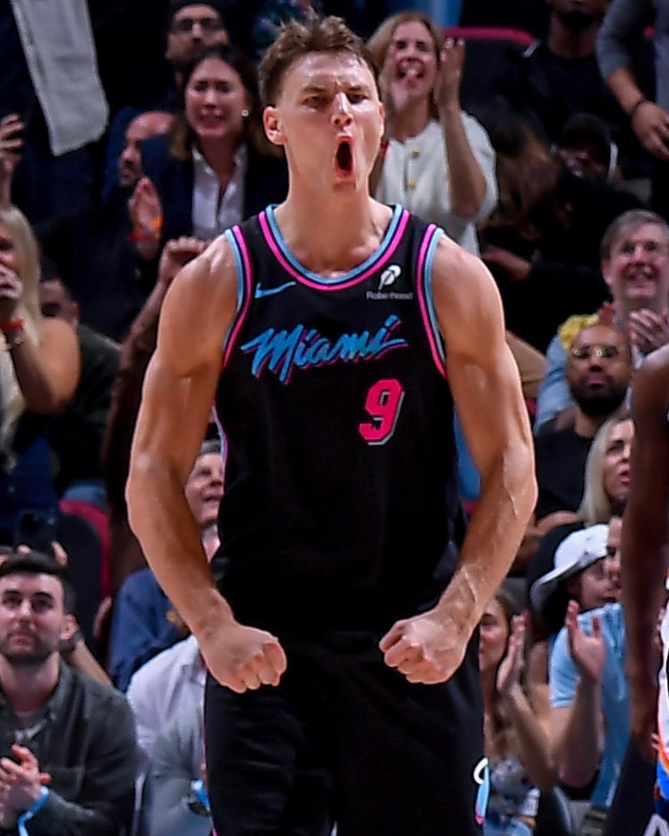 拉尔森本赛季对迈阿密热火的影响：最近 11 场他首发的比赛中，球队战绩 8 胜 