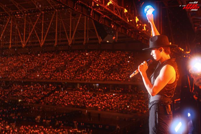 关于演唱会
大家除了关心开票消息
还有就是
关心谁会来苏州开唱
近期问得较多的是