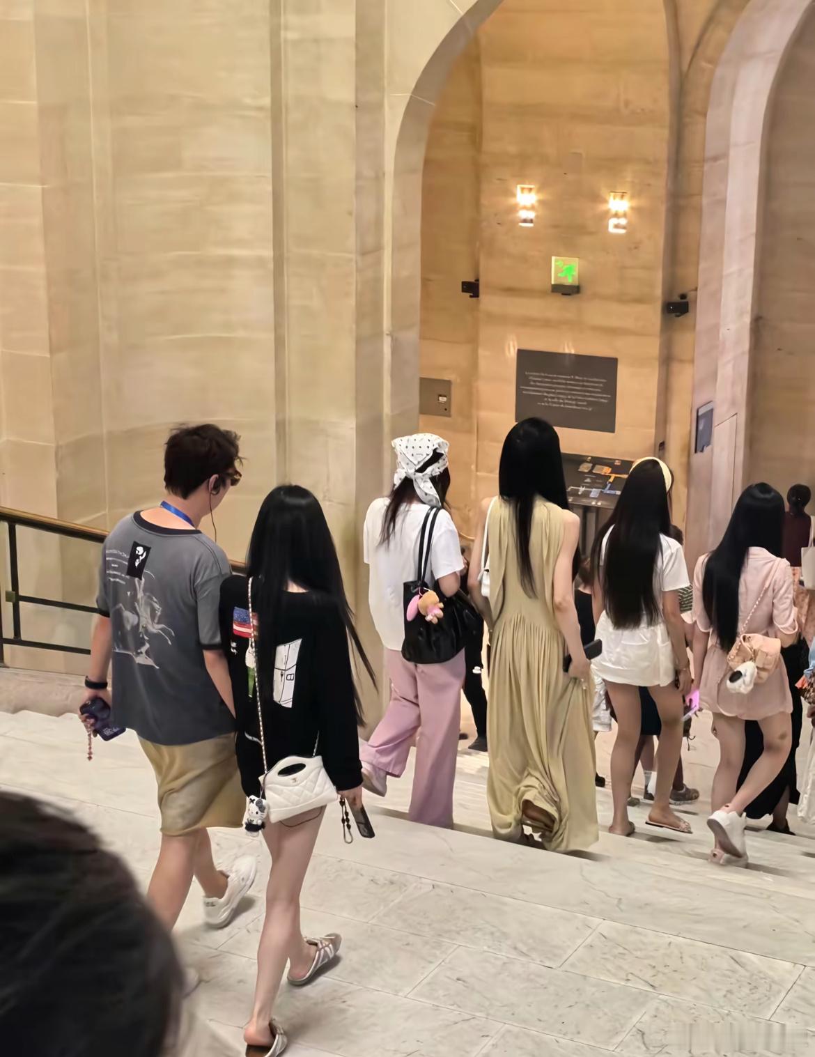 真羡慕这些网红，组团去旅游还有人掏钱。 