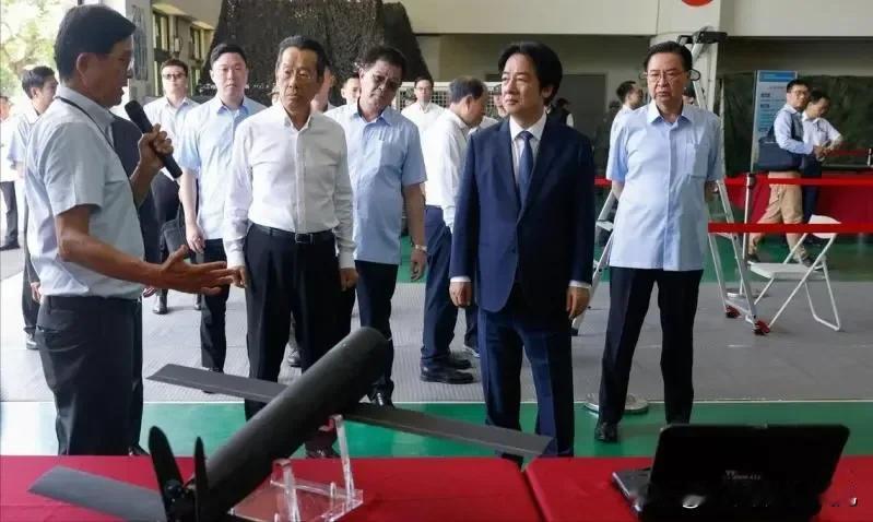 美国再度向中国台湾地区发出三道催促备战的指令，日本首相高市早苗频频炒作台海议题，