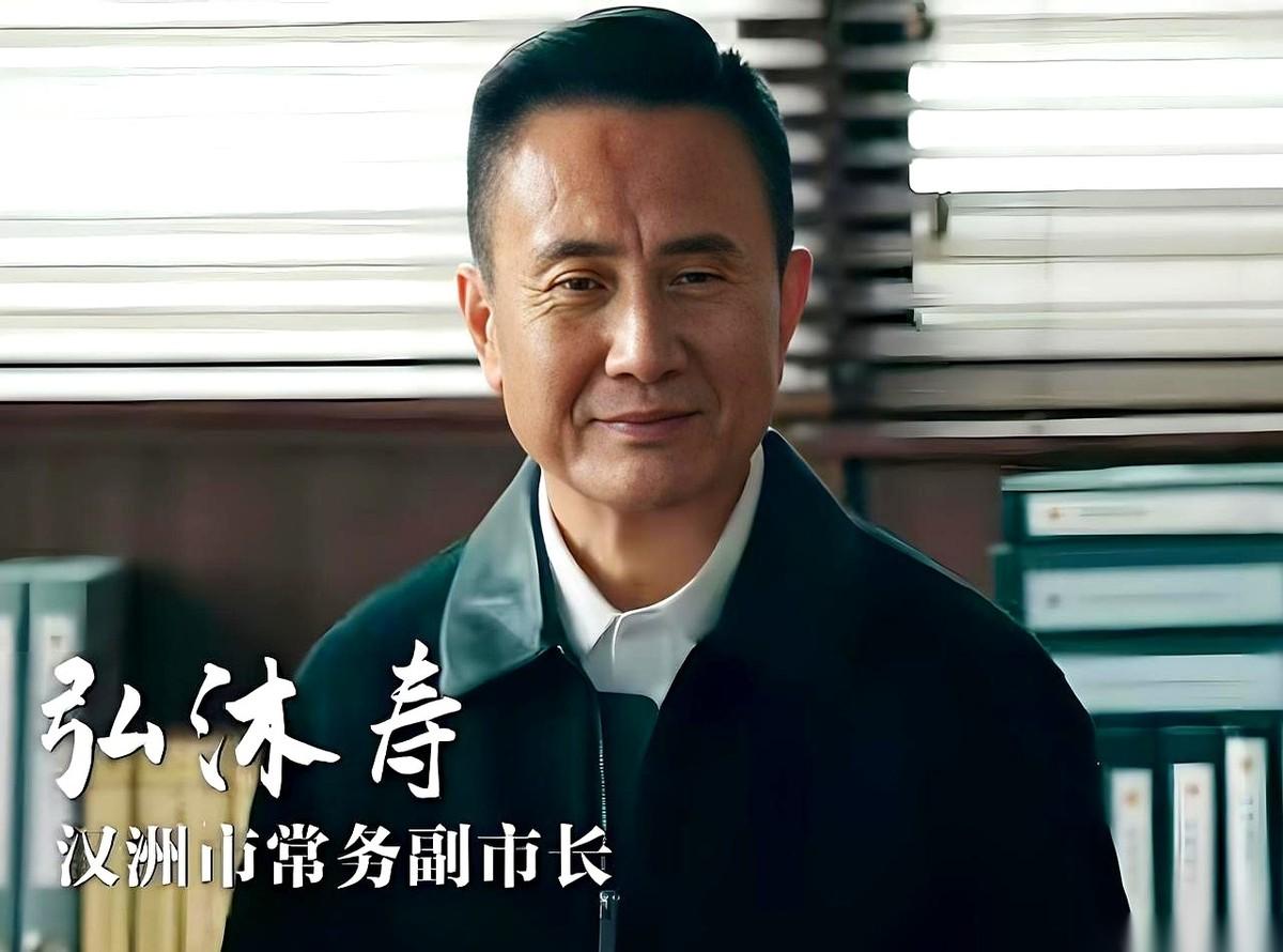 终于要见了。
罚罪2里头，那个只闻其声不见其人，让刘天也他们削尖了脑袋想上桌的“