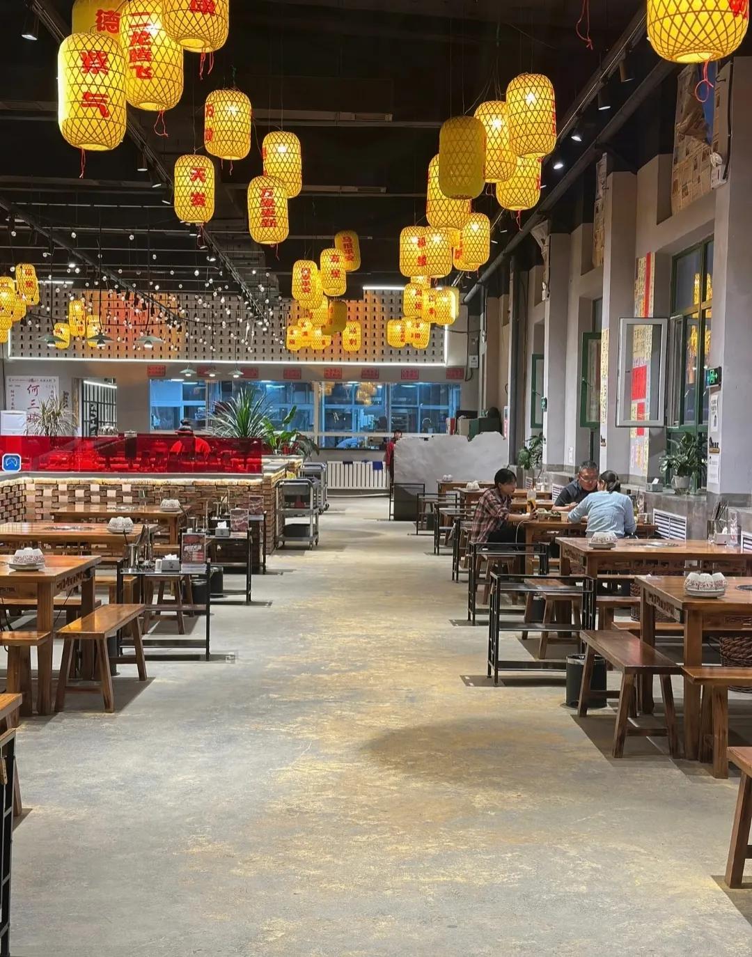 黄金暴涨的副作用，
已经遍布到各行各业了！
我舅舅在万达开火锅店4年了，2024