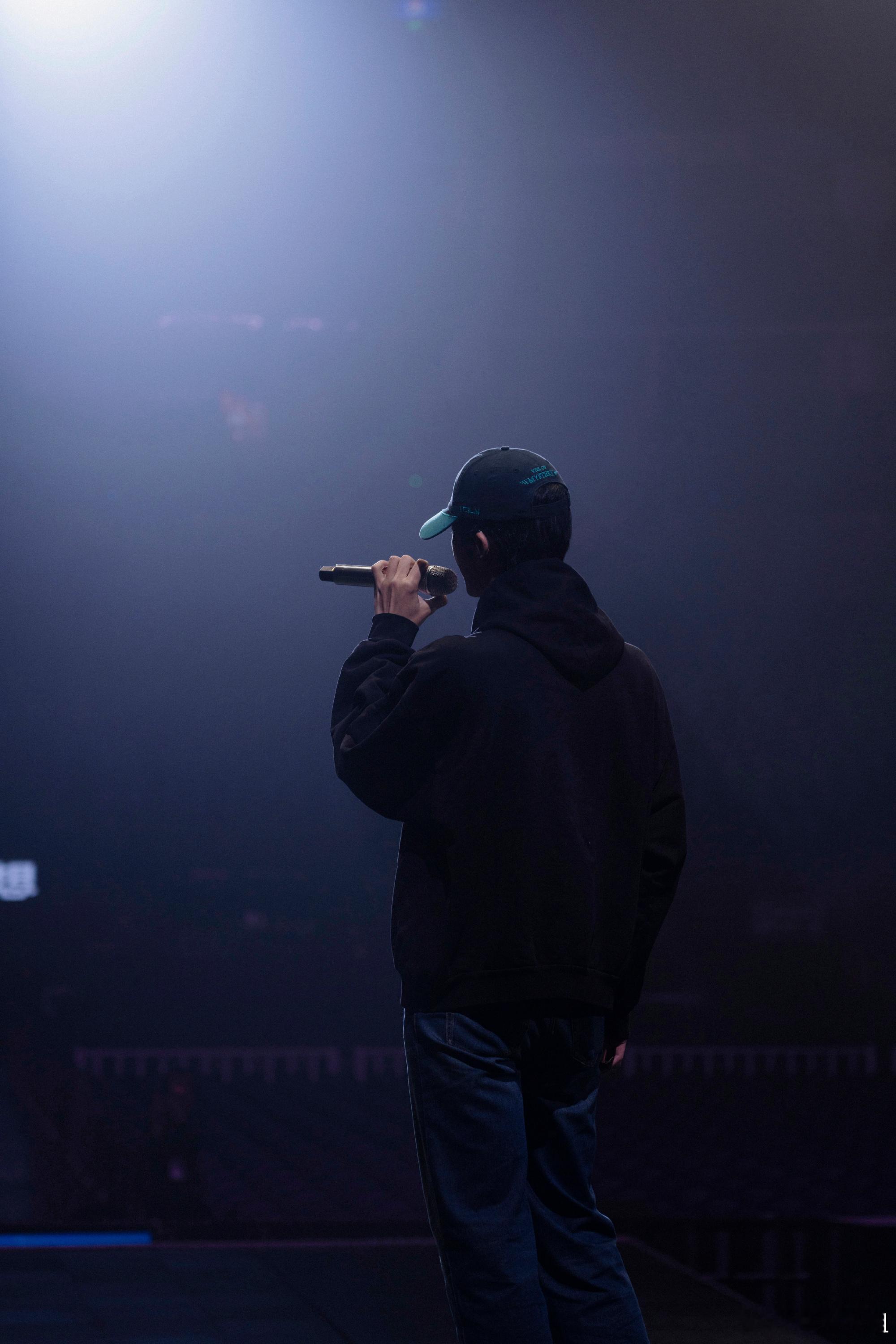 颜人中上海演唱会嘉宾王赫野颜人中王赫野舞林争霸从耳机里的 《晚安》到现场的 《大