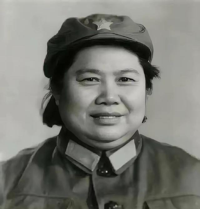 1987年，张爱萍准备赴会时，哨兵拦住他说：门外农民带着旧物寻您，已经找了14年
