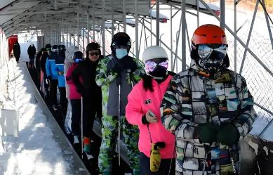 吉林市，男子准备滑雪，当天早上花85元买了一份保险，4小时后，他在雪场突然猝死！