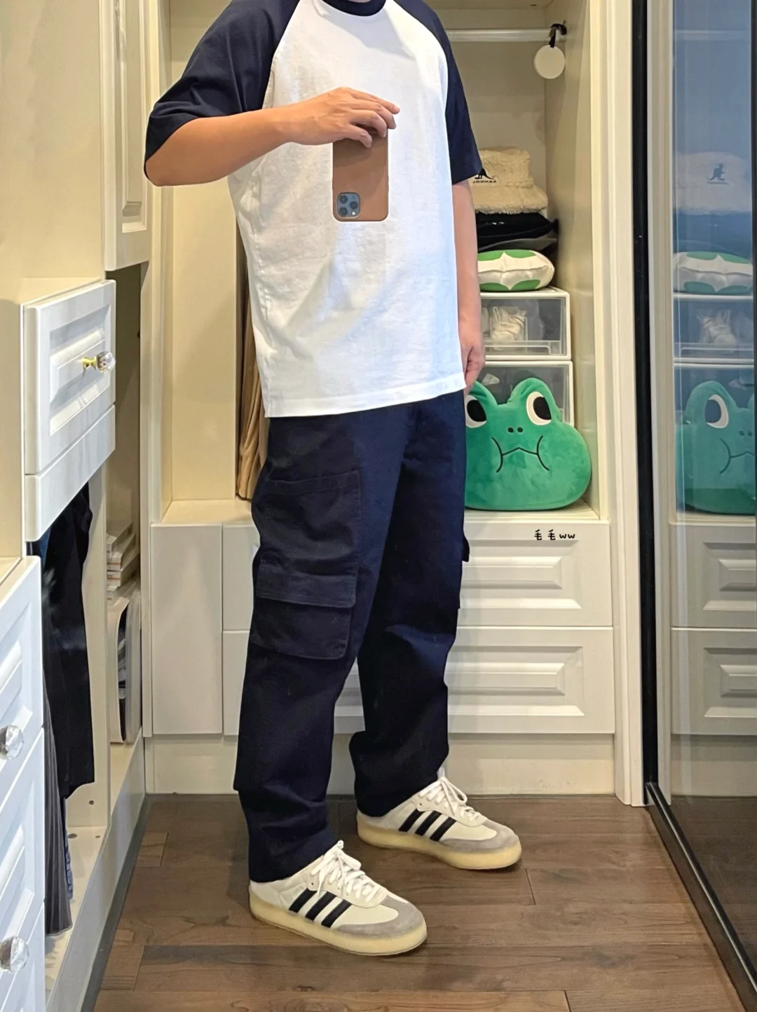 撞色插肩袖｜工装裤穿搭