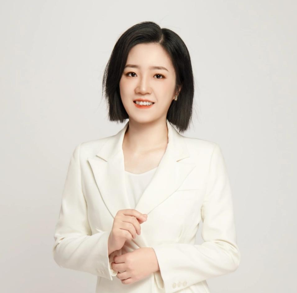 黄芊芊，1989年9月生于江西上饶，籍贯江西峡江，北京大学集成电路学院长聘教授、