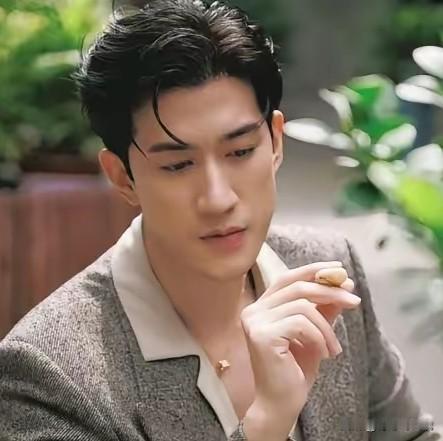 39岁李治廷，发文喜当爹！
 
9月25号中秋节这天，李治廷在个人社交平台上，发