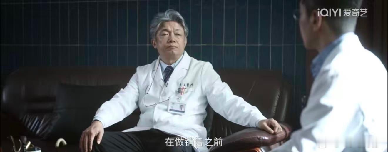 当代年轻人连喝水都要人管剧中林逸疏于补水全程缺水，接过康师傅喝开水一饮而尽，水质