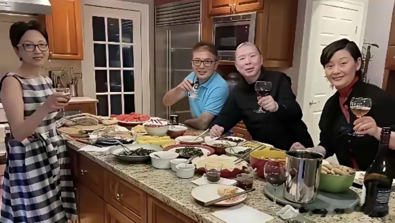 冯导：各位走个面，我美国价值700万美元的豪宅又该交契税了，7万美元呐！