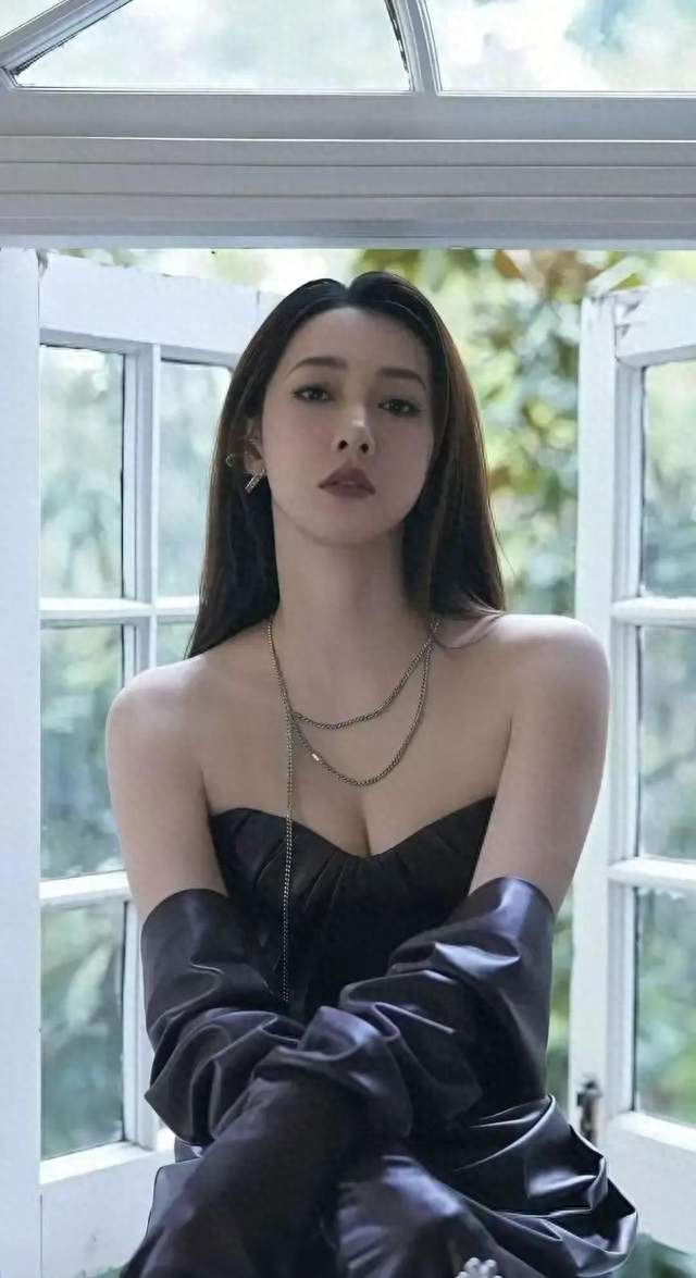 一首歌火遍大江南北，正当红选择淡出，弦子的决定当年大家看不懂