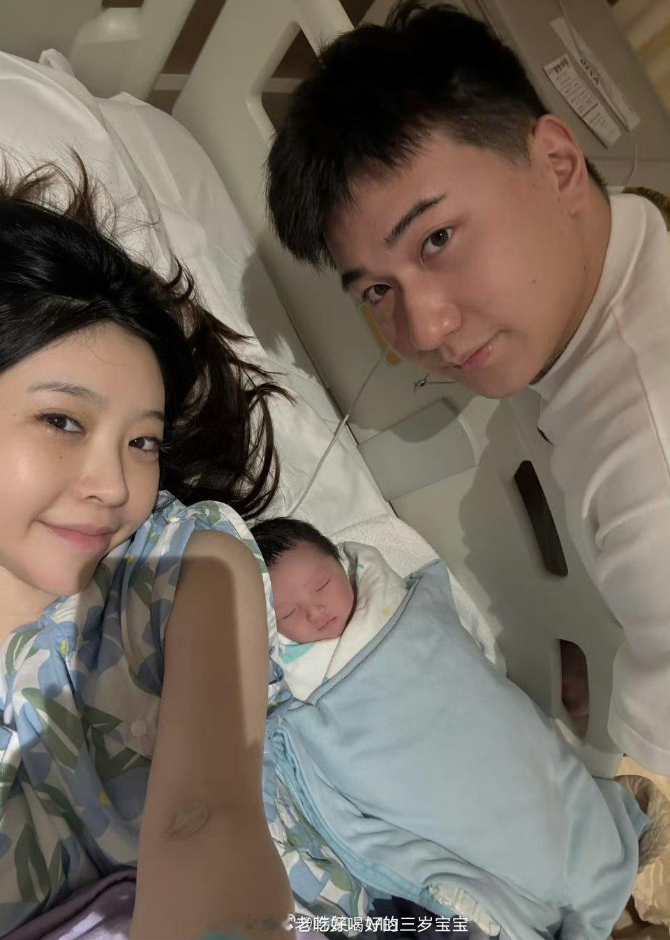 恭喜恭喜！小家圆满升级啦！欢迎新成员，祝笑笑一家永远幸福！ 